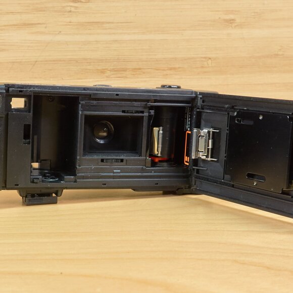 Canon Snappy 50 Film Point and Shoot Camera, Made in Taiwan - Picture 8 of 8